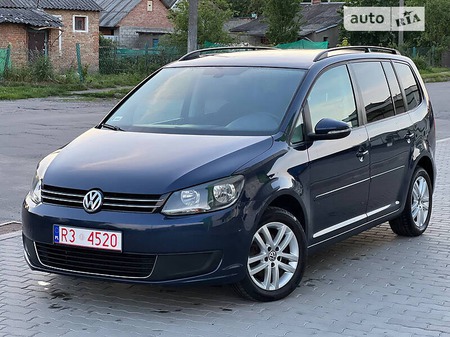 Volkswagen Touran 2010  випуску Луцьк з двигуном 1.6 л дизель мінівен механіка за 9499 долл. 