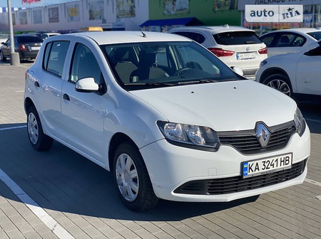 Renault Sandero 2016  випуску Вінниця з двигуном 1.2 л  хэтчбек механіка за 5700 долл. 