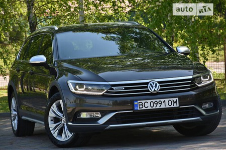 Volkswagen Passat Alltrack 2018  випуску Львів з двигуном 2 л дизель універсал автомат за 30350 долл. 