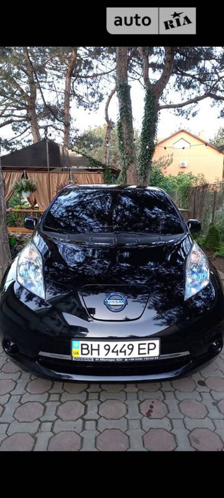 Nissan Leaf 2013  випуску Одеса з двигуном 0 л електро хэтчбек автомат за 10700 долл. 