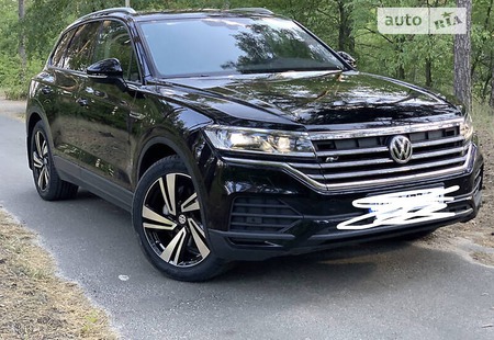 Volkswagen Touareg 2019  випуску Київ з двигуном 3 л дизель позашляховик автомат за 62500 долл. 