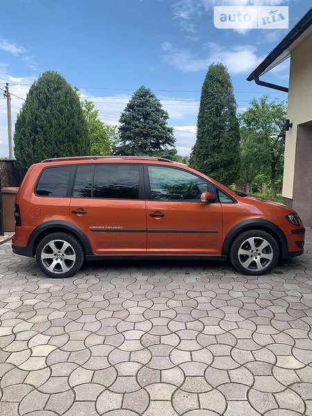 Volkswagen Touran 2007  випуску Луцьк з двигуном 1.9 л дизель мінівен механіка за 7950 долл. 