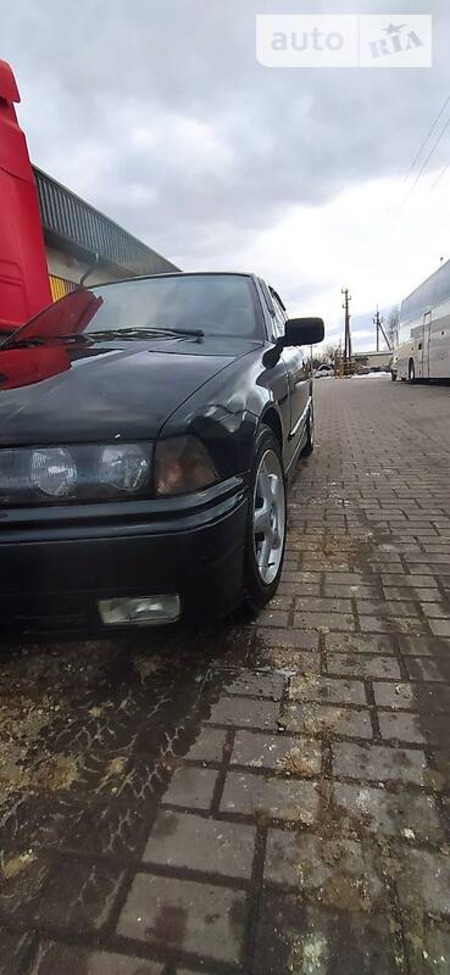BMW 325 1993  випуску Львів з двигуном 2.5 л дизель седан механіка за 3200 долл. 