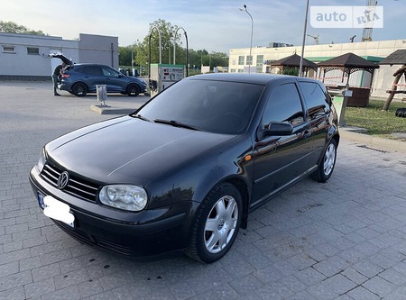 Volkswagen Golf 2000  випуску Івано-Франківськ з двигуном 1.6 л  хэтчбек механіка за 3450 долл. 
