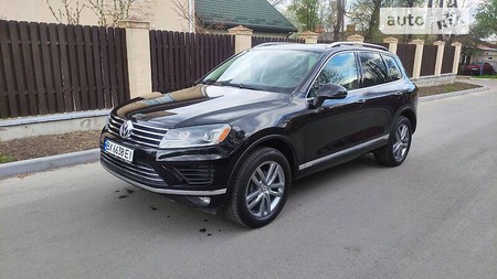 Volkswagen Touareg 2015  випуску Хмельницький з двигуном 3 л дизель позашляховик автомат за 30900 долл. 