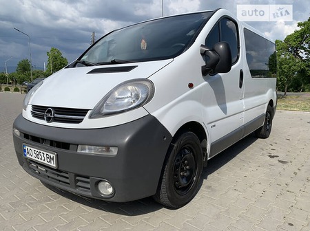 Opel Vivaro 2003  випуску Ужгород з двигуном 1.9 л дизель мінівен механіка за 7250 долл. 