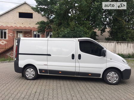 Renault Trafic 2008  випуску Хмельницький з двигуном 2 л дизель мінівен механіка за 7300 долл. 