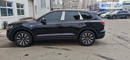 Volkswagen Touareg 2022  випуску Київ з двигуном 0 л бензин позашляховик автомат за 74000 долл. 