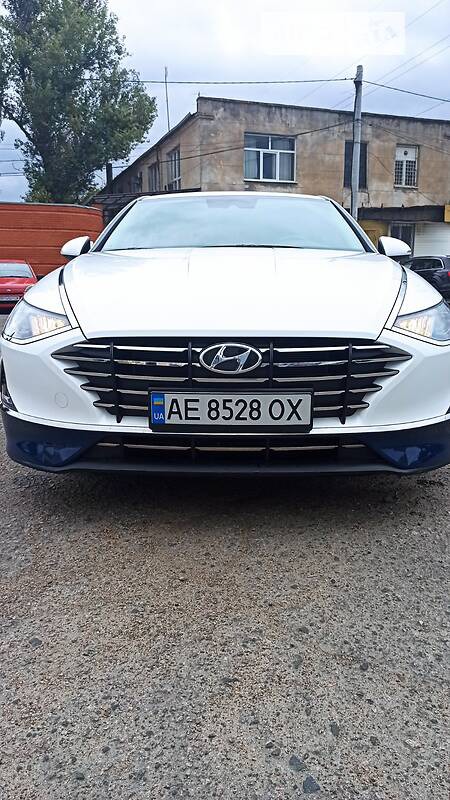 Hyundai Sonata 2020  випуску Одеса з двигуном 2 л газ седан автомат за 20400 долл. 