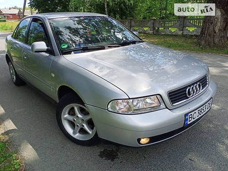 Audi A4 Limousine 1999  випуску Львів з двигуном 1.6 л бензин седан механіка за 3850 долл. 