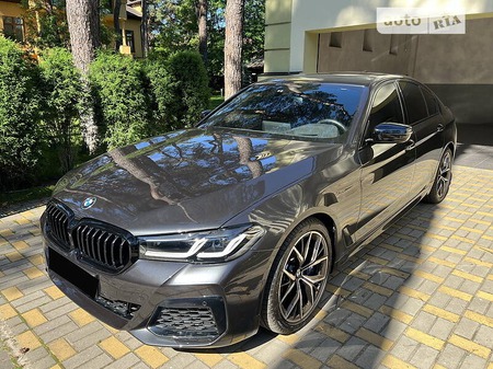 BMW 550 2021  випуску Дніпро з двигуном 4.4 л бензин седан автомат за 100900 долл. 