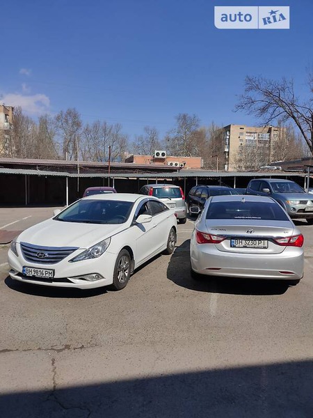 Hyundai Sonata 2013  випуску Одеса з двигуном 2 л газ седан автомат за 9000 долл. 