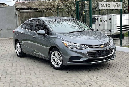 Chevrolet Cruze 2018  випуску Одеса з двигуном 0 л бензин седан автомат за 9900 долл. 