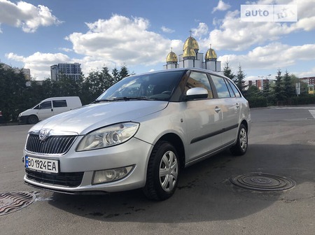 Skoda Fabia 2013  випуску Львів з двигуном 1.6 л дизель універсал механіка за 5800 долл. 