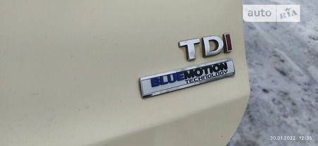 Volkswagen Touran 2015  випуску Дніпро з двигуном 2 л дизель мінівен автомат за 10999 долл. 