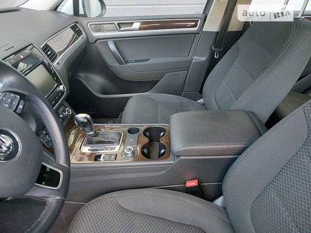 Volkswagen Touareg 2013  випуску Київ з двигуном 0 л дизель позашляховик  за 25500 долл. 