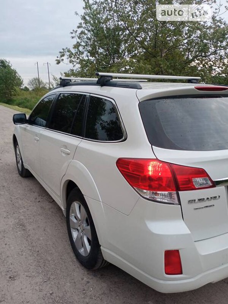 Subaru Outback 2010  випуску Львів з двигуном 2.5 л бензин універсал автомат за 10500 долл. 