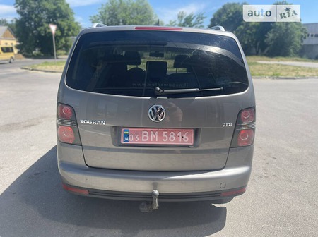 Volkswagen Touran 2010  випуску Херсон з двигуном 1.9 л дизель мінівен автомат за 5500 долл. 