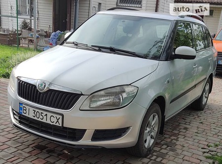 Skoda Fabia 2011  випуску Полтава з двигуном 0 л  універсал механіка за 4999 долл. 