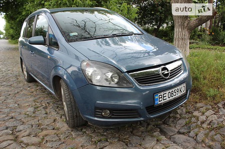 Opel Zafira Tourer 2007  випуску Миколаїв з двигуном 1.9 л дизель універсал механіка за 4899 долл. 