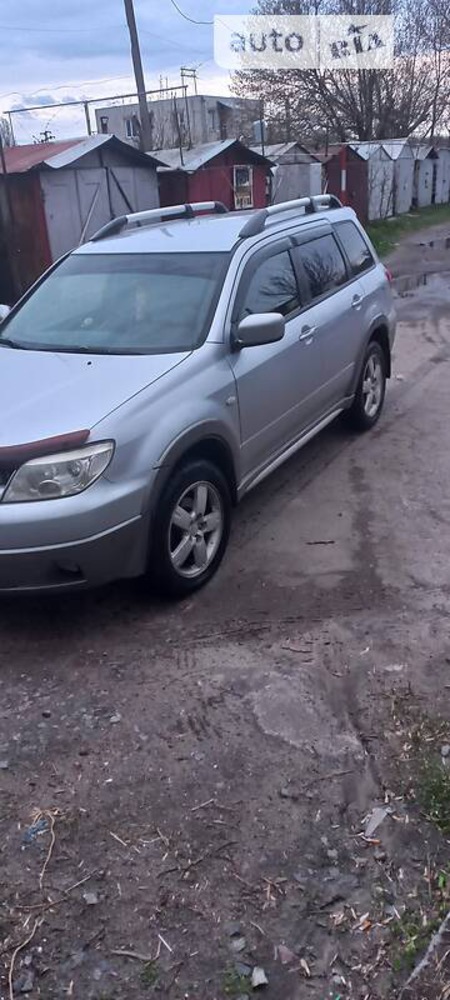 Mitsubishi Outlander 2005  випуску Черкаси з двигуном 0 л  позашляховик  за 6800 долл. 