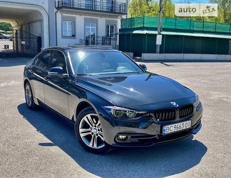 BMW 330 2017  випуску Львів з двигуном 2 л бензин седан автомат за 23300 долл. 