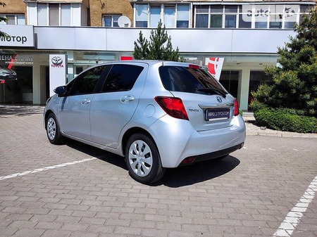 Toyota Yaris 2014  випуску Ужгород з двигуном 0 л гібрид хэтчбек автомат за 8000 долл. 