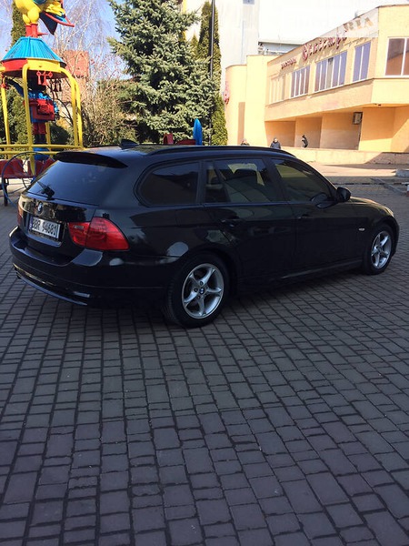 BMW 318 2012  випуску Хмельницький з двигуном 2 л дизель універсал автомат за 9500 долл. 