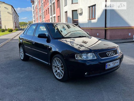 Audi A3 Limousine 2000  випуску Хмельницький з двигуном 1.6 л бензин хэтчбек автомат за 4200 долл. 