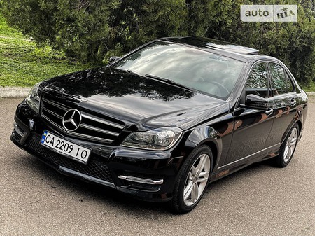 Mercedes-Benz C 250 2013  випуску Черкаси з двигуном 1.8 л бензин седан автомат за 14950 долл. 