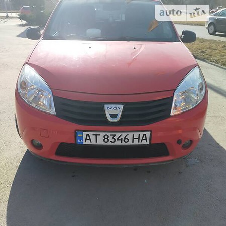 Dacia Sandero 2011  випуску Івано-Франківськ з двигуном 0 л бензин хэтчбек механіка за 4500 долл. 