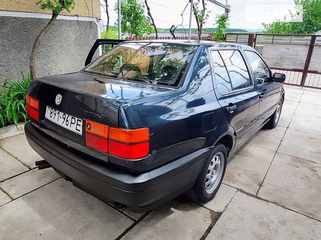 Volkswagen Vento 1993  випуску Ужгород з двигуном 1.9 л дизель седан механіка за 2150 долл. 