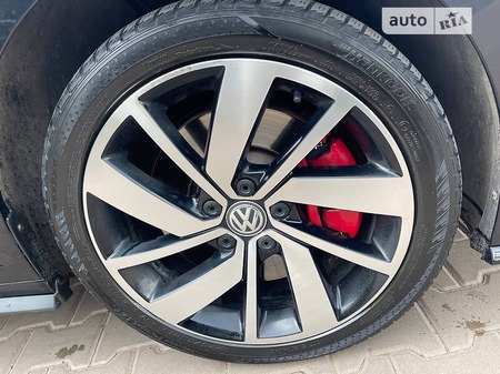 Volkswagen Jetta 2020  випуску Дніпро з двигуном 2 л бензин седан автомат за 22000 долл. 