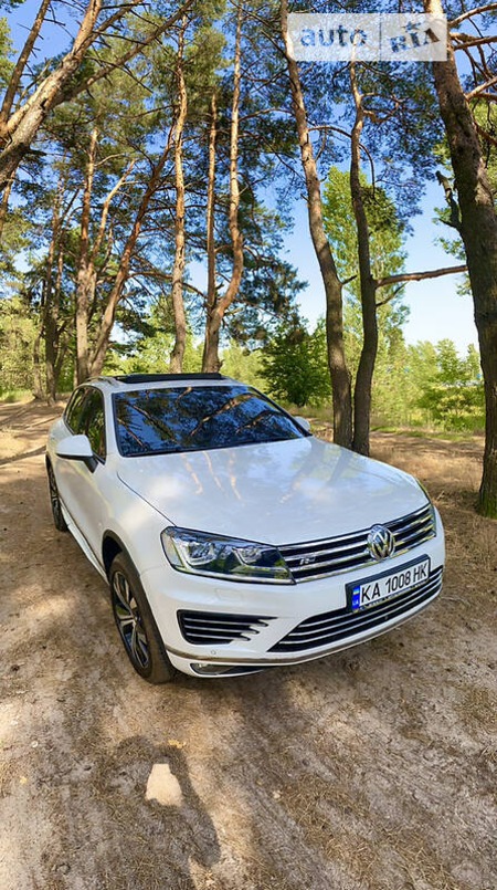Volkswagen Touareg 2016  випуску Київ з двигуном 3 л дизель позашляховик автомат за 33000 долл. 