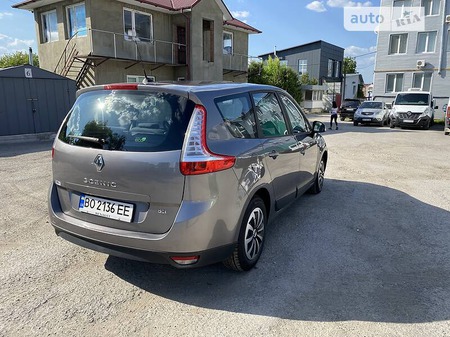 Renault Scenic 2010  випуску Тернопіль з двигуном 1.9 л дизель універсал механіка за 6500 долл. 