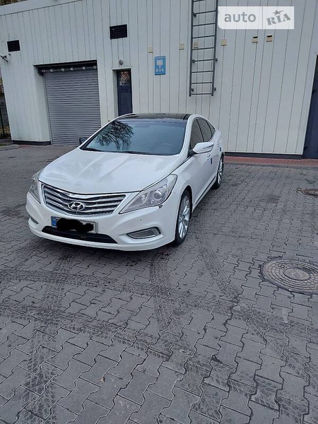 Hyundai Azera 2012  випуску Черкаси з двигуном 3 л бензин седан автомат за 9500 долл. 
