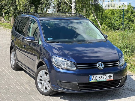 Volkswagen Touran 2010  випуску Луцьк з двигуном 1.6 л дизель мінівен механіка за 9199 долл. 