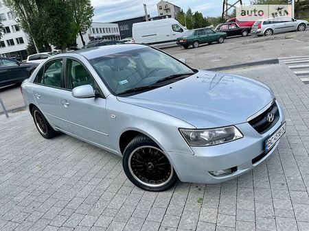 Hyundai Sonata 2005  випуску Київ з двигуном 2.4 л бензин седан механіка за 4600 долл. 