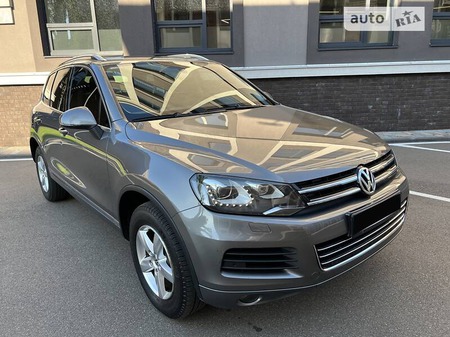 Volkswagen Touareg 2012  випуску Київ з двигуном 3 л дизель позашляховик автомат за 24500 долл. 