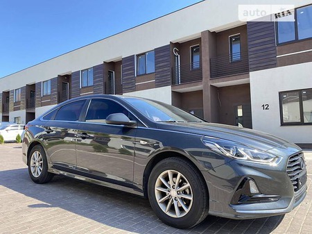 Hyundai Sonata 2017  випуску Одеса з двигуном 2 л газ седан автомат за 15299 долл. 