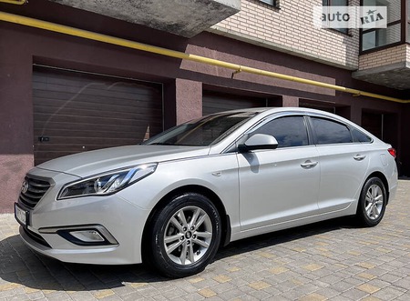 Hyundai Sonata 2015  випуску Вінниця з двигуном 2 л газ седан автомат за 10400 долл. 