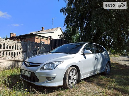 Hyundai i30 2011  випуску Дніпро з двигуном 1.4 л бензин хэтчбек механіка за 6600 долл. 