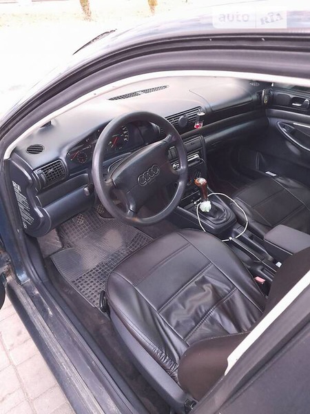 Audi A4 Limousine 1994  випуску Одеса з двигуном 1.8 л  седан механіка за 3600 долл. 