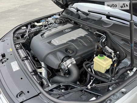 Volkswagen Touareg 2015  випуску Дніпро з двигуном 3 л дизель позашляховик автомат за 28500 долл. 