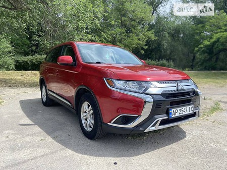 Mitsubishi Outlander 2017  випуску Запоріжжя з двигуном 0 л бензин позашляховик автомат за 14500 долл. 