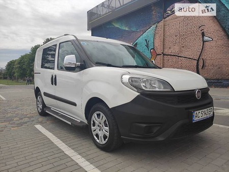 Fiat Doblo 2018  випуску Луцьк з двигуном 1.3 л дизель мінівен механіка за 12200 долл. 