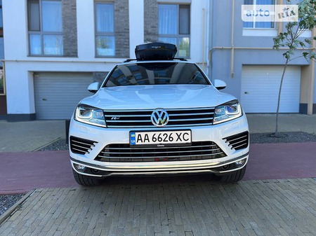 Volkswagen Touareg 2016  випуску Київ з двигуном 3 л дизель позашляховик автомат за 38800 долл. 