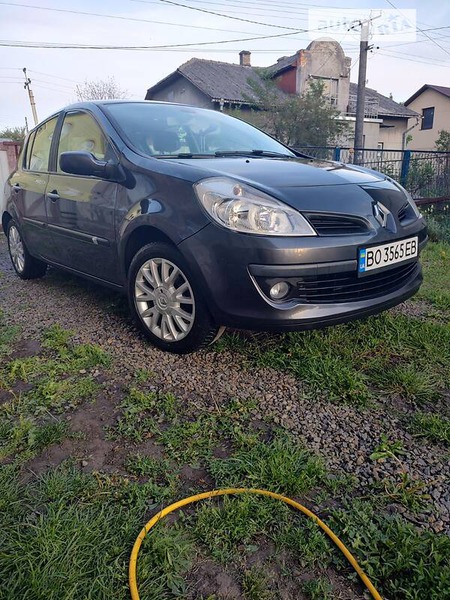 Renault Clio 2007  випуску Тернопіль з двигуном 1.4 л  хэтчбек  за 4800 долл. 