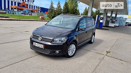 Volkswagen Touran 2015  випуску Луцьк з двигуном 2 л дизель мінівен механіка за 13400 долл. 