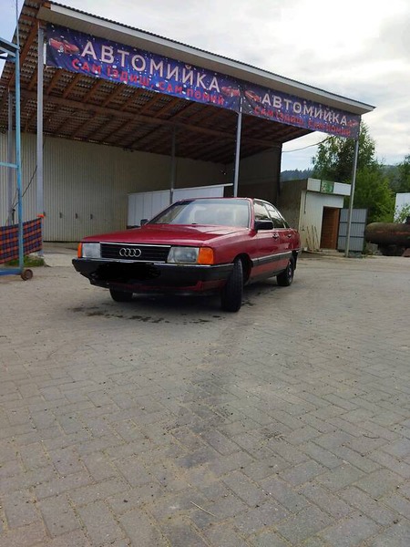 Audi 100 1984  випуску Чернівці з двигуном 1.8 л бензин седан механіка за 1500 долл. 